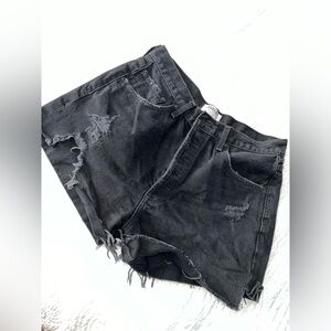 Agolde Black Raw hem shorts style number A083-998